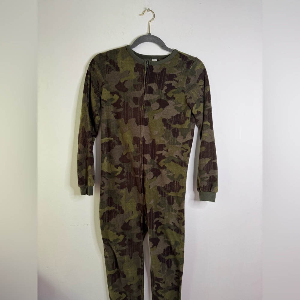 Army One Piece Pajamas. Size: 10-12 years old